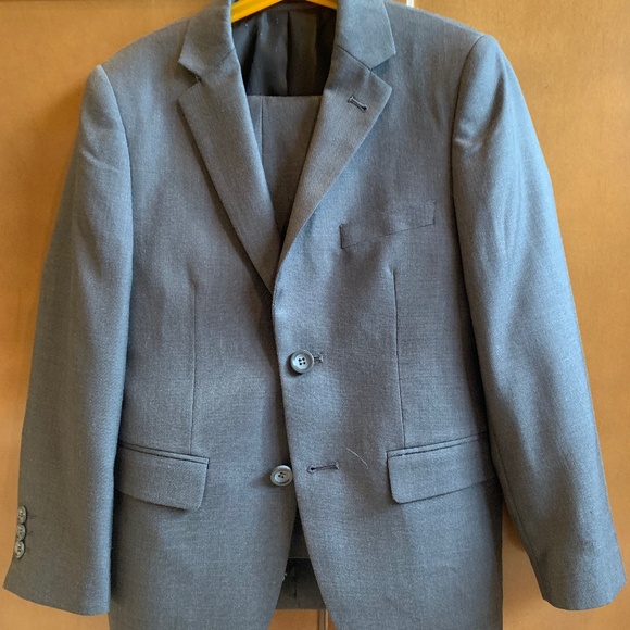 boys suit - Picture 1 of 4
